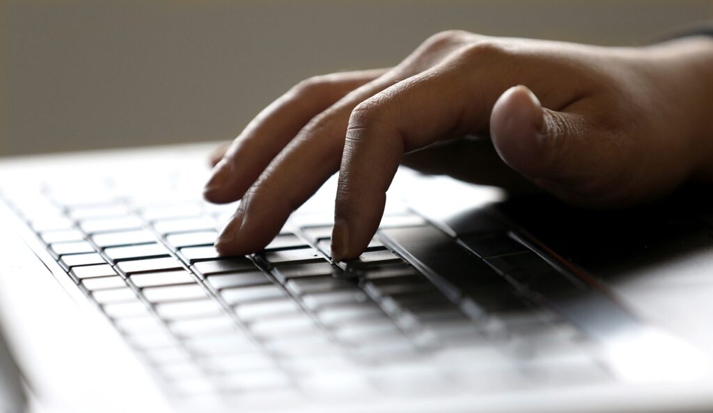 hand, keyboard, typing-4571729.jpg