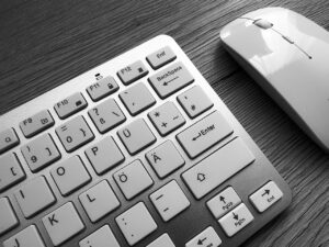 keyboard, mouse, desk-1628580.jpg